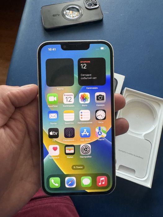 Продам Iphone13