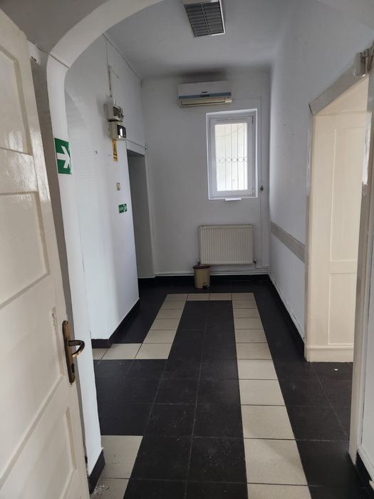 Apartament 2 camere + dependințe Targoviste Central