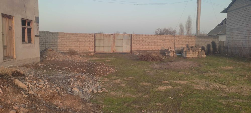 Продам участок 13 соток с домом!дом в черновом отделке 2 комнаты!