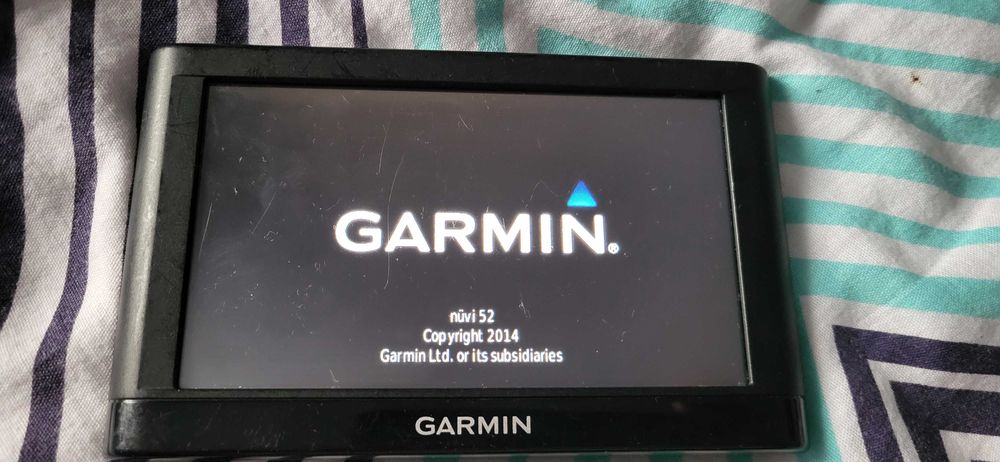 GARMIN Gps NUVI 52  fuctional se vinde fara accesori slot card