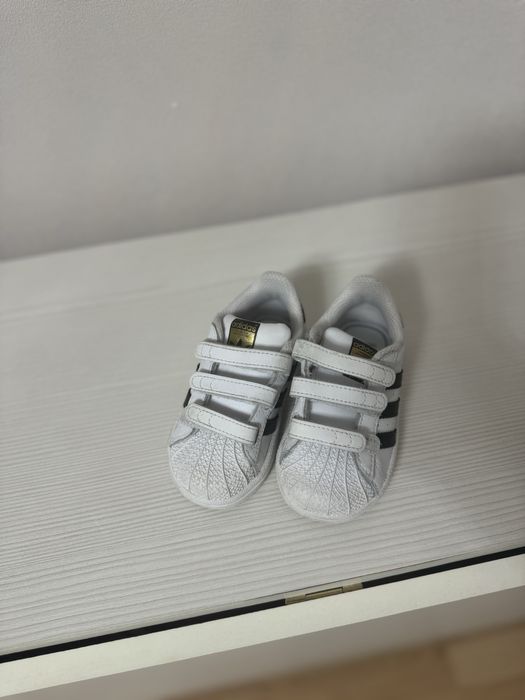 Продам детскую обувь