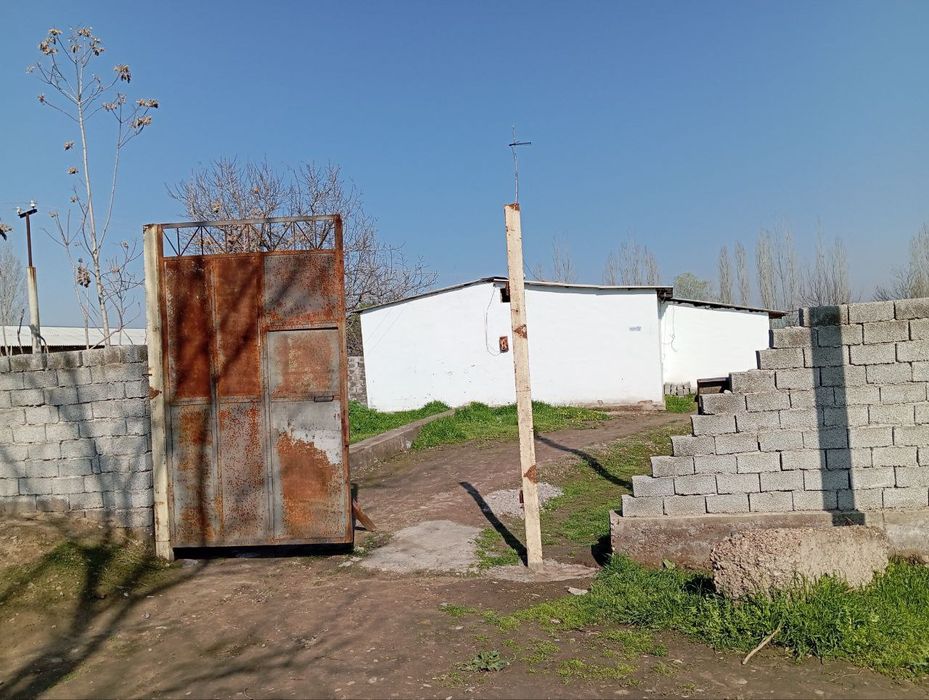 16.5 sotix yer 3 xona uyi bor zabor yoq