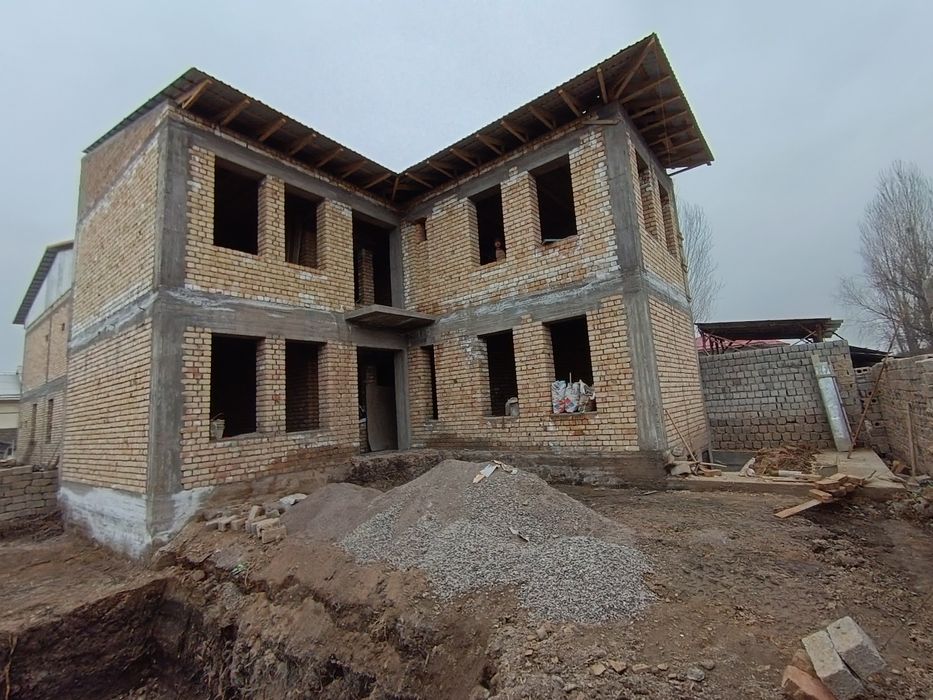 1.6-sotix 2-etajli 6ta xonali. +podval