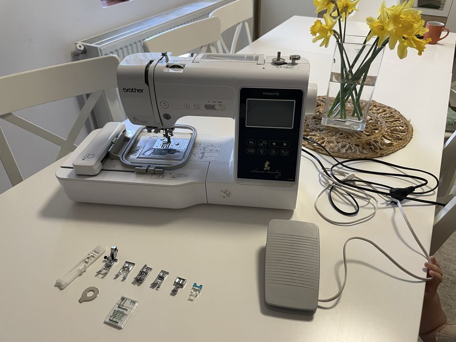 Masina de cusut si brodat Brother M280D