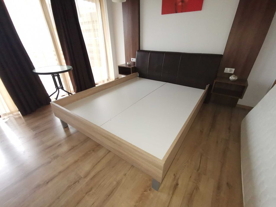Vând pat pentru saltea 2 x 1,6m