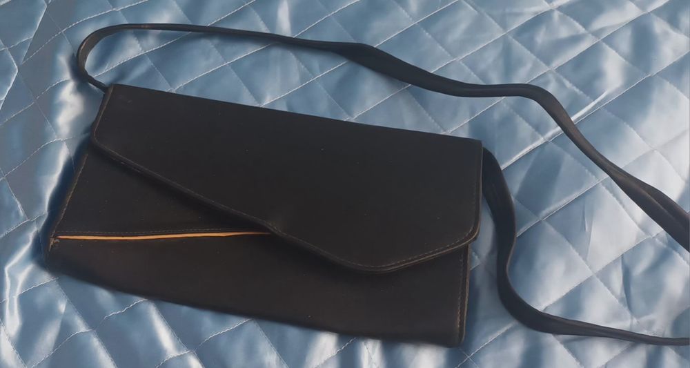 Дамска чанта с дълга дръжка