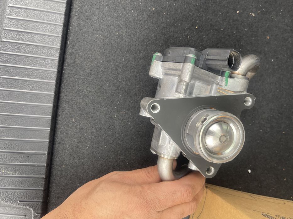 Supapa EGR Volkswagen Passat B8 (2014-2019) cod 04L131501 AD