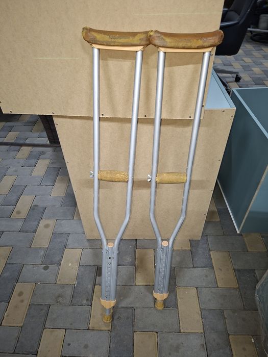 Продам алюминевые костыли