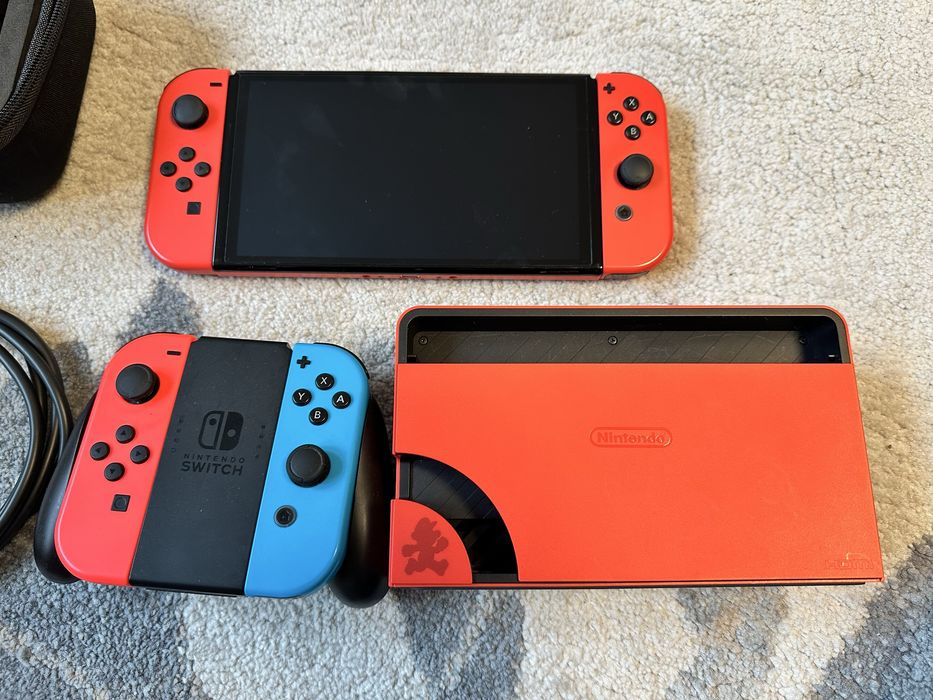 Nintendo Switch OLED - Mario Red Edition