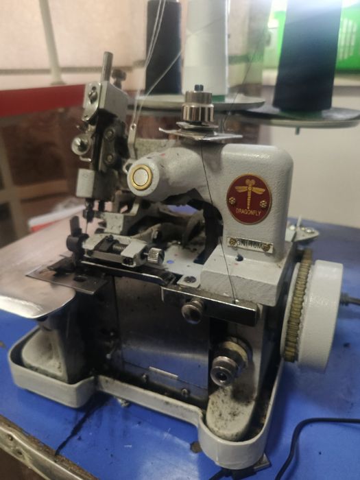 Tikuv mashinasi va averlok sotiladi