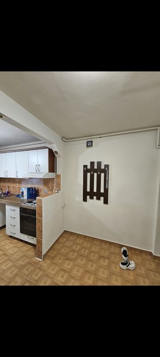 Închiriez apartament 2 camere mobilat și utilat.