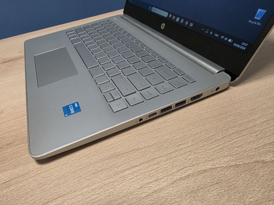 Лаптоп HP 14s / i3-12th / 8GB Ram / 256 SSD