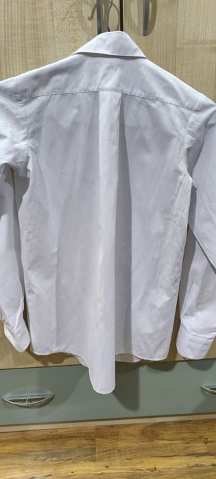 Рубашки школьные на мальчиков Новые.