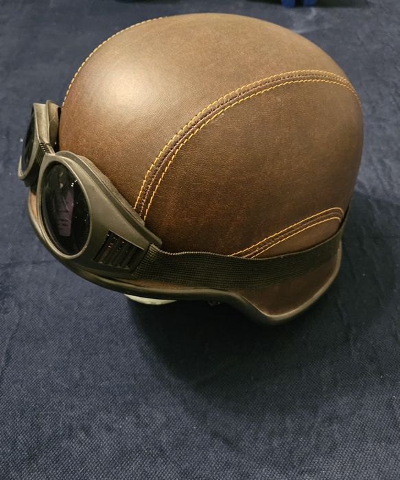 Ретро каска за мотор или сувенир