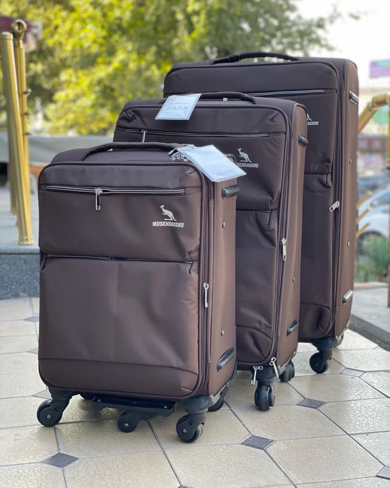 Чемодан 4 колесный суперпрочные