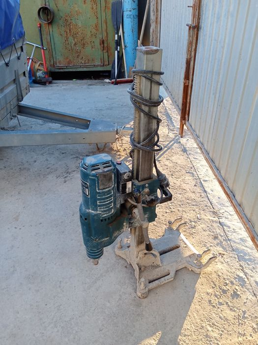 Машина алмазного бурения