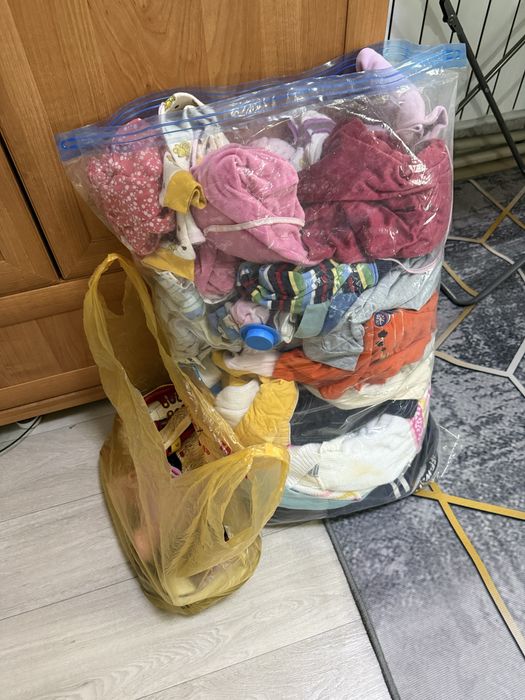 Отдам за вкусняшку вещи