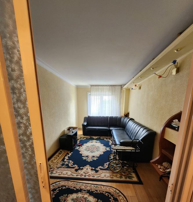 Inchiriez apartament cu 3 camere