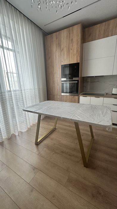 Продам обеденный стол