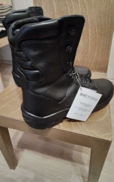 Продавам мъжки кожени кубинки черни