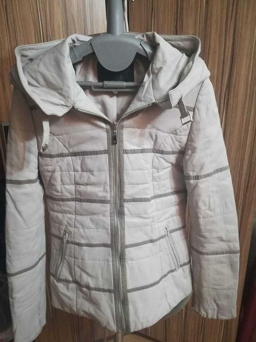 Куртка женская с капюшоном размер 42-44 (НАТУРАЛЬНАЯ КОЖА)