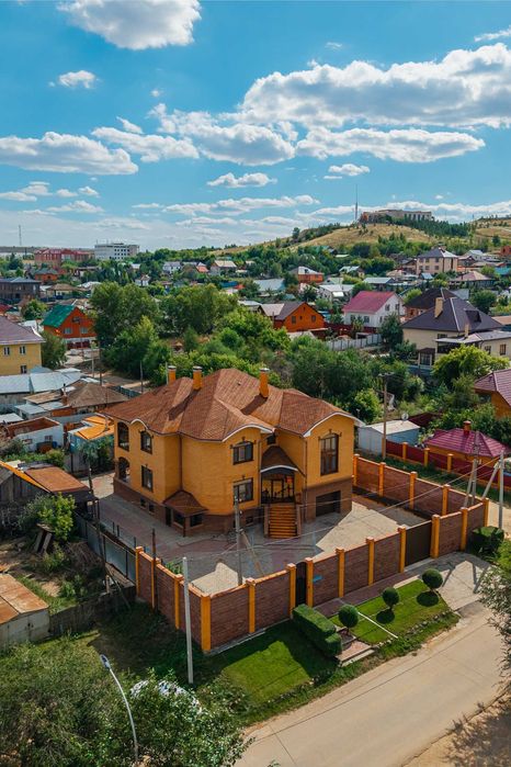 Продам дом в центре города с центральным отаплением