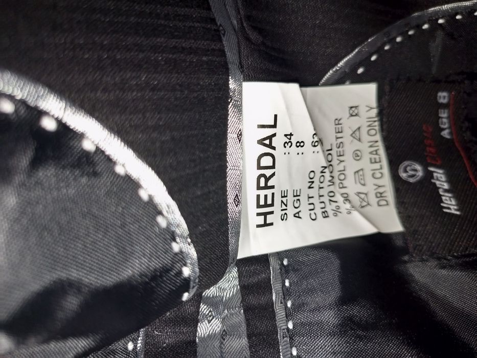 Костюм на мальчика 34 размер