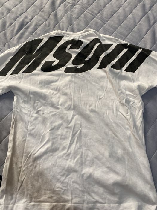 Tricou MSGM purtat
