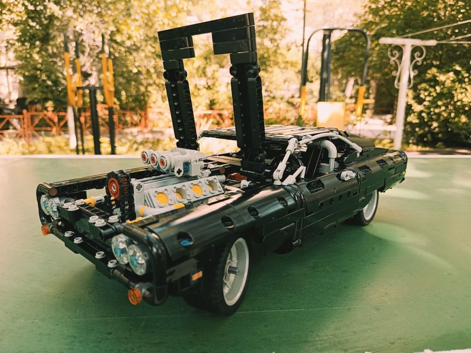 Lego Technic Dodge Charger 42111