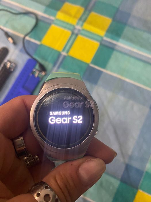Часовник Samsung Gear s2