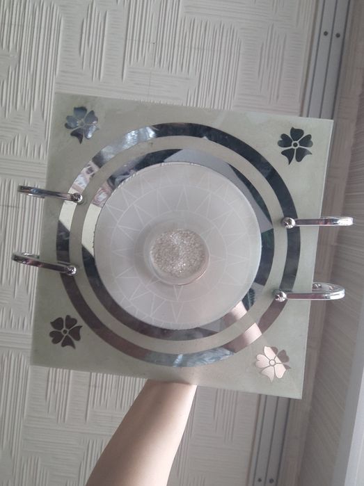 Люстры разные голубая и бежевая,белая6рожков,3 и 5  и настенные часы н