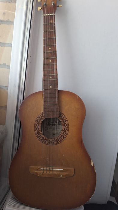 Продам гитару б/у