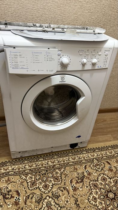 Продаю на утиль стиралку Indesit