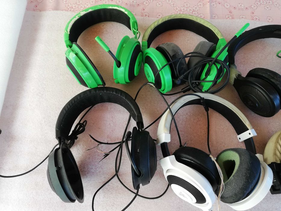 Разчистване голям Лот от 25 чифта слушалки Razer и Logitech