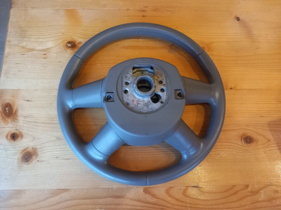 Волан за АУДИ А6 C6 4F в перфектно състояние!!!