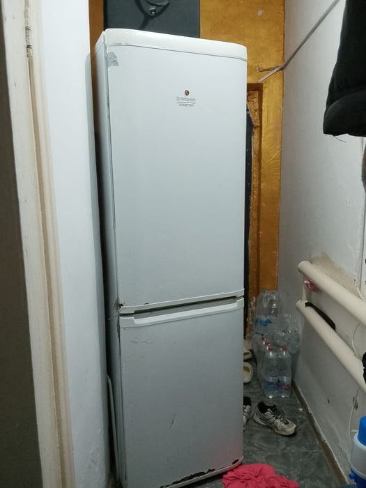 Холодильник б/у      Hotpoint/ ariston
