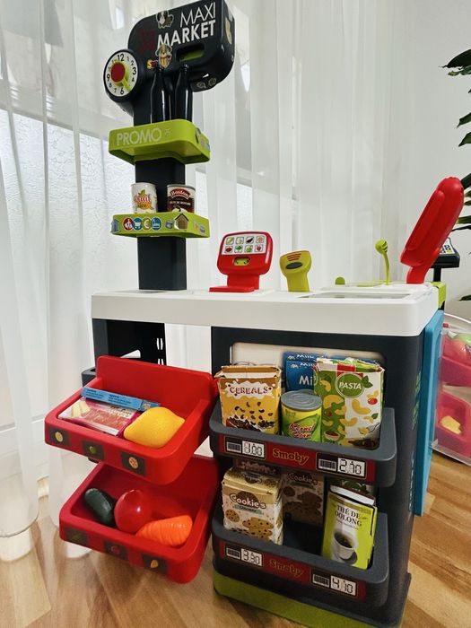 Magazin MaxiMarket rosu