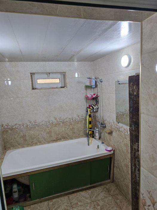 Yangiyo'lda 5,5 sotix 6 xonali uy sotiladi