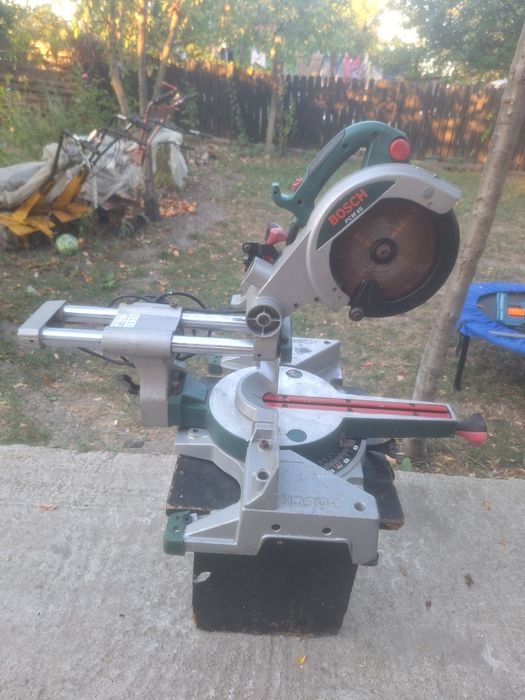 Circular staționar cu funcție de tracțiune (culisare) Bosch PCM 8 S