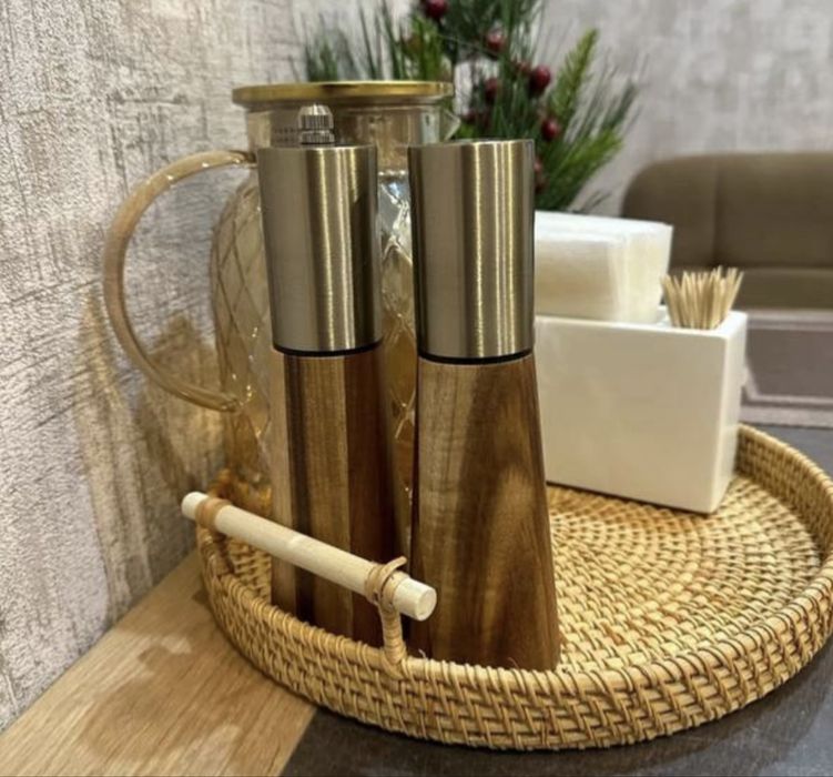 Сольница ,мельница из дерева . Идеального качества .