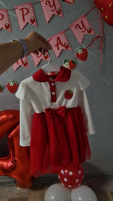 Платье клубничка