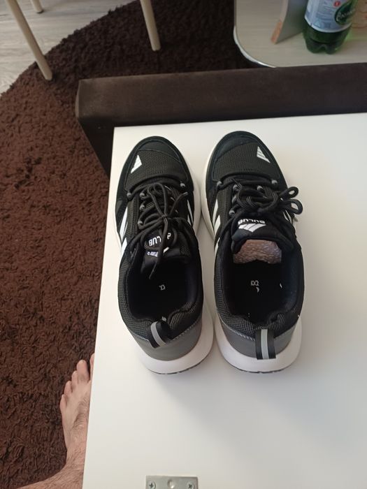 Продам кроссовки