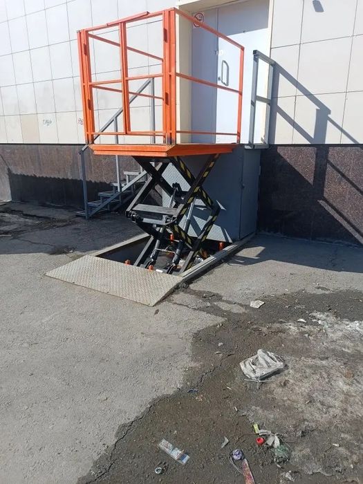 Подьемник грузовой гидравлический , ножничный , лифт , подьемный стол