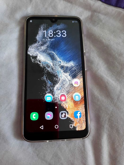 Продавам телефон