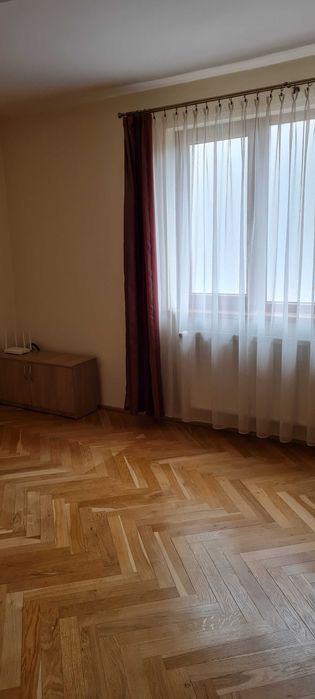 Inchiriez casa in Andrei Muresanu, str. Ady Endre, pentru birou