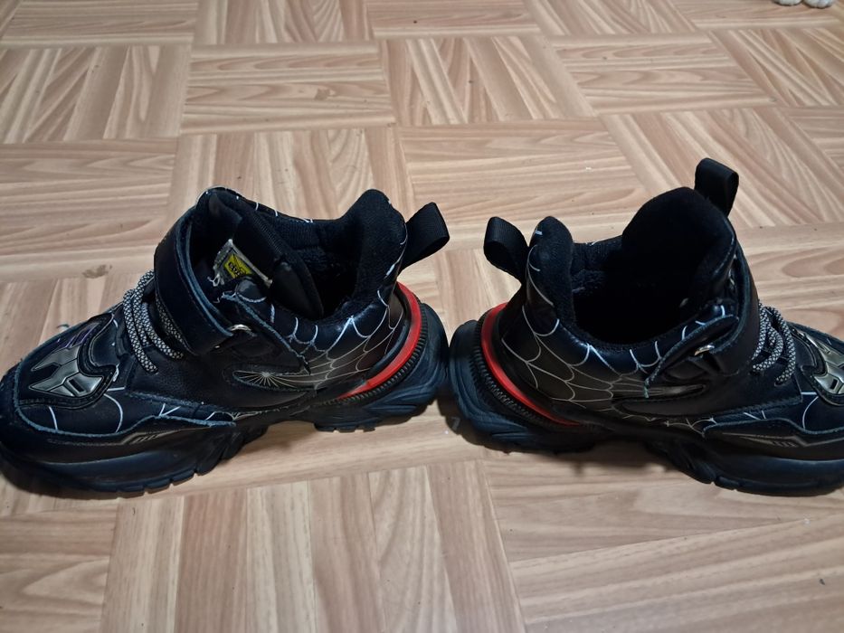 Кроссовки детские