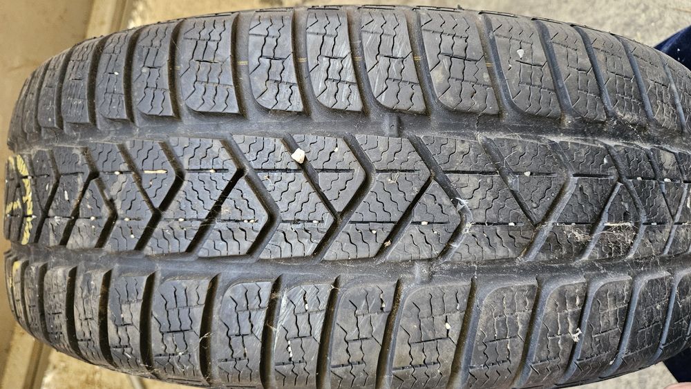 2бр гуми 215 60 16 пирели