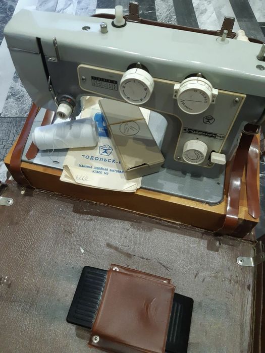 Продается быстро!!!      Швейная машинка, электрическая, настольная. П