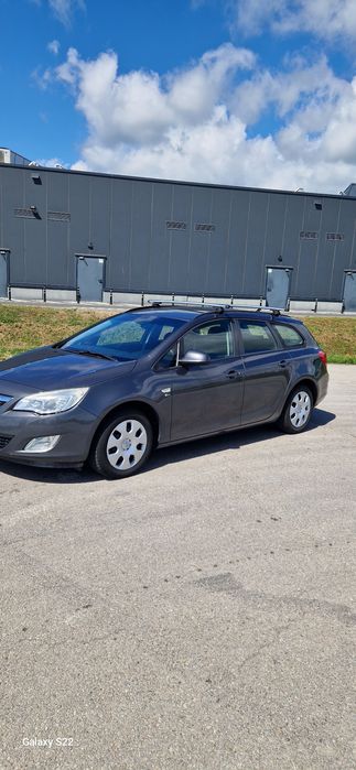 Vând Opel astra j