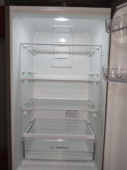 Продам Indesit холодильник